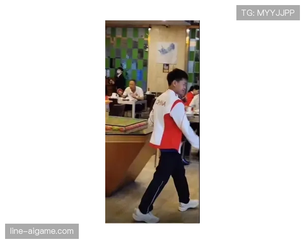 辛德胡训练完直接拎爱马仕去吃米其林，这姐的日常比偶像剧还浮夸